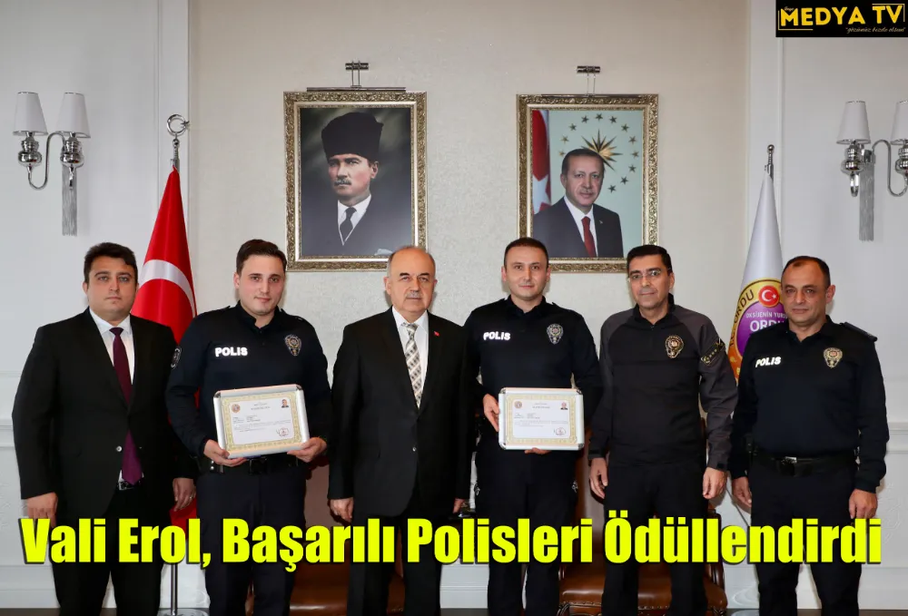 Vali Erol, Başarılı Polisleri Ödüllendirdi