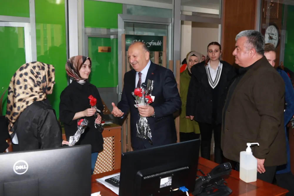 BAŞKAN TAVLI KADINLAR GÜNÜNÜ KUTLADI