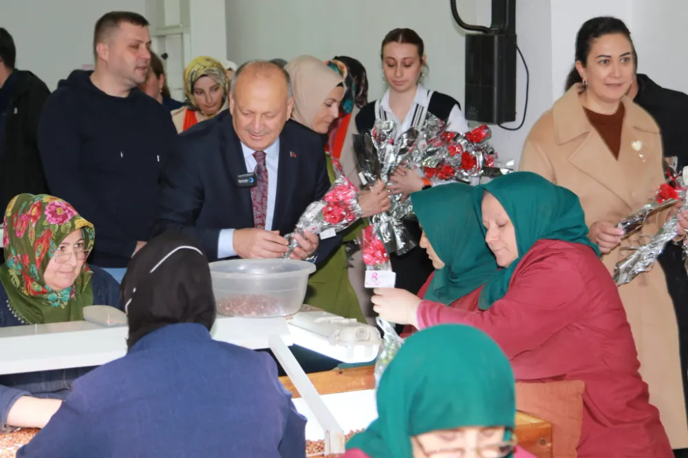 BAŞKAN TAVLI KADINLAR GÜNÜNÜ KUTLADI