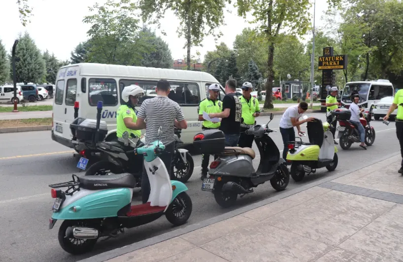 Emniyet’ten kasksız motorculara geçit yok!