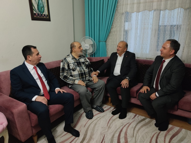 BAŞKAN TAVLI’DAN ÖĞRETMENLER GÜNÜ’NDE ANLAMLI ZİYARET