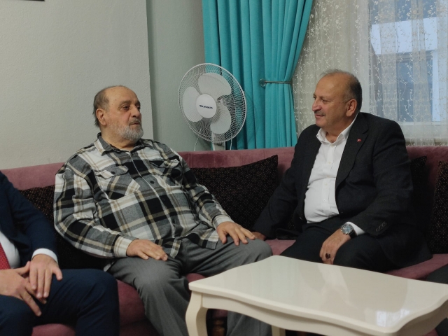 BAŞKAN TAVLI’DAN ÖĞRETMENLER GÜNÜ’NDE ANLAMLI ZİYARET