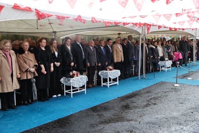 GÜLYALI İLÇEMİZDE HAYIRSEVER İŞ İNSANI TARAFINDAN YAPTIRILAN SAĞLIK HİZMETLERİ BİNASI AÇILDI