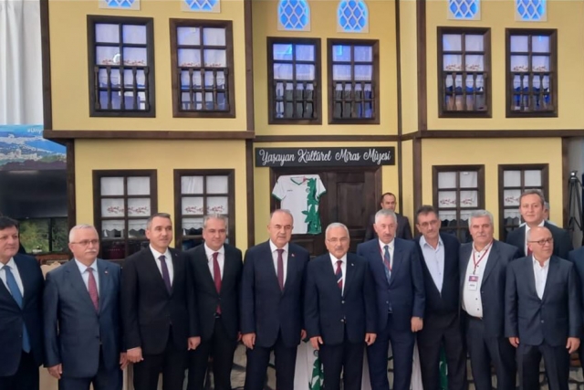 KARAGÖZ ORDU GÜNLERİNDE HEMŞERİLERİ İLE BİR ARADA OLDU