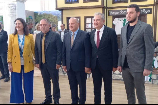 KARAGÖZ ORDU GÜNLERİNDE HEMŞERİLERİ İLE BİR ARADA OLDU