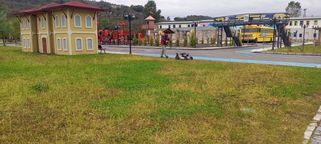 PARK BAHÇE ÇİMLERİ HAYVANAT BAHÇESİNE YEM OLUYOR