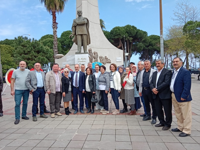 SİYASİ PARTİ VE DERNEKLER’DEN ATATÜRK ANITINA ÇELENK SUNUMU