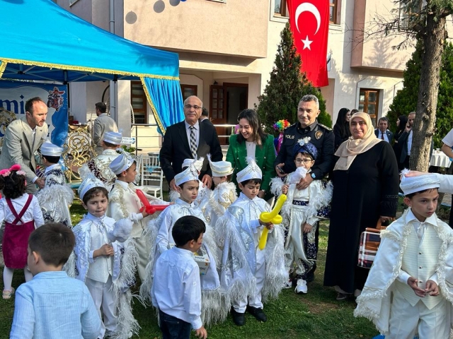 ÜNYE SABANCI ÇOCUK EVLERİ SİTESİNDE KALAN 11 ERKEK ÇOCUĞU İÇİN SÜNNET ŞÖLENİ YAPILDI