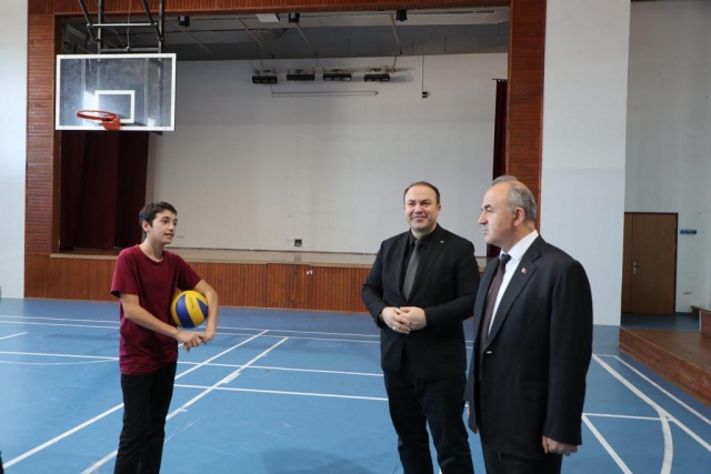Vali Erol, Spor Tesislerinde İncelemede Bulundu