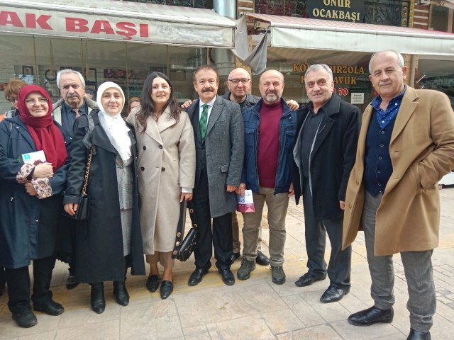 İYİ PARTİ'NİN KADIN VEKİLLERİ ÜNYE DE ESNAFLARIN GÖNÜLLERİNE GİRDİ