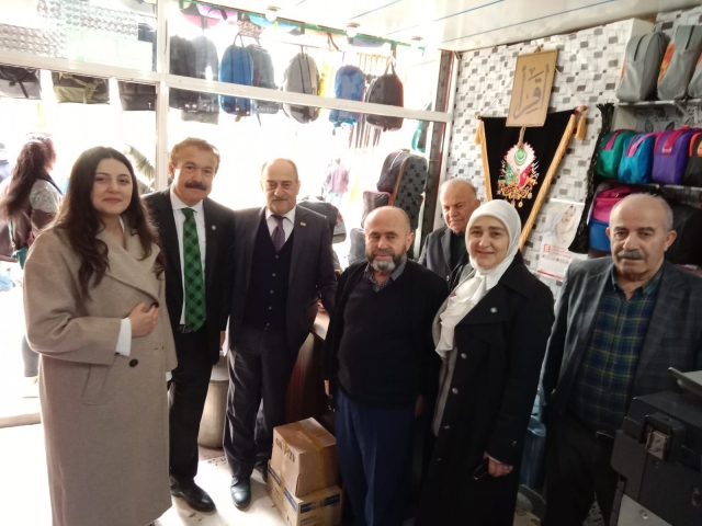 İYİ PARTİ'NİN KADIN VEKİLLERİ ÜNYE DE ESNAFLARIN GÖNÜLLERİNE GİRDİ