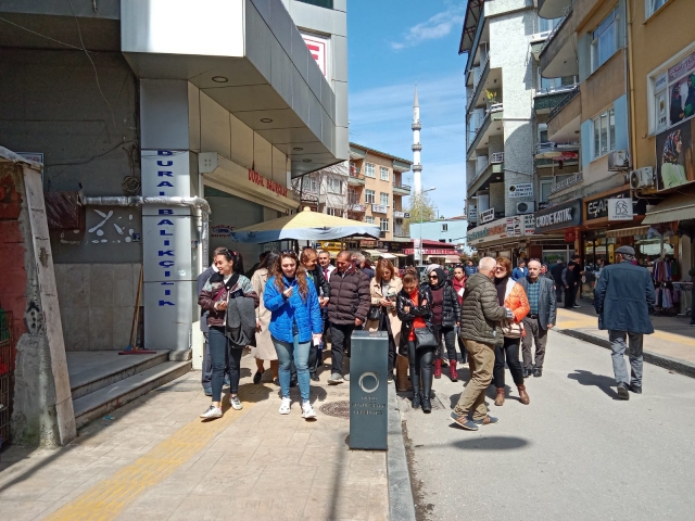 İYİ PARTİ'NİN KADIN VEKİLLERİ ÜNYE DE ESNAFLARIN GÖNÜLLERİNE GİRDİ